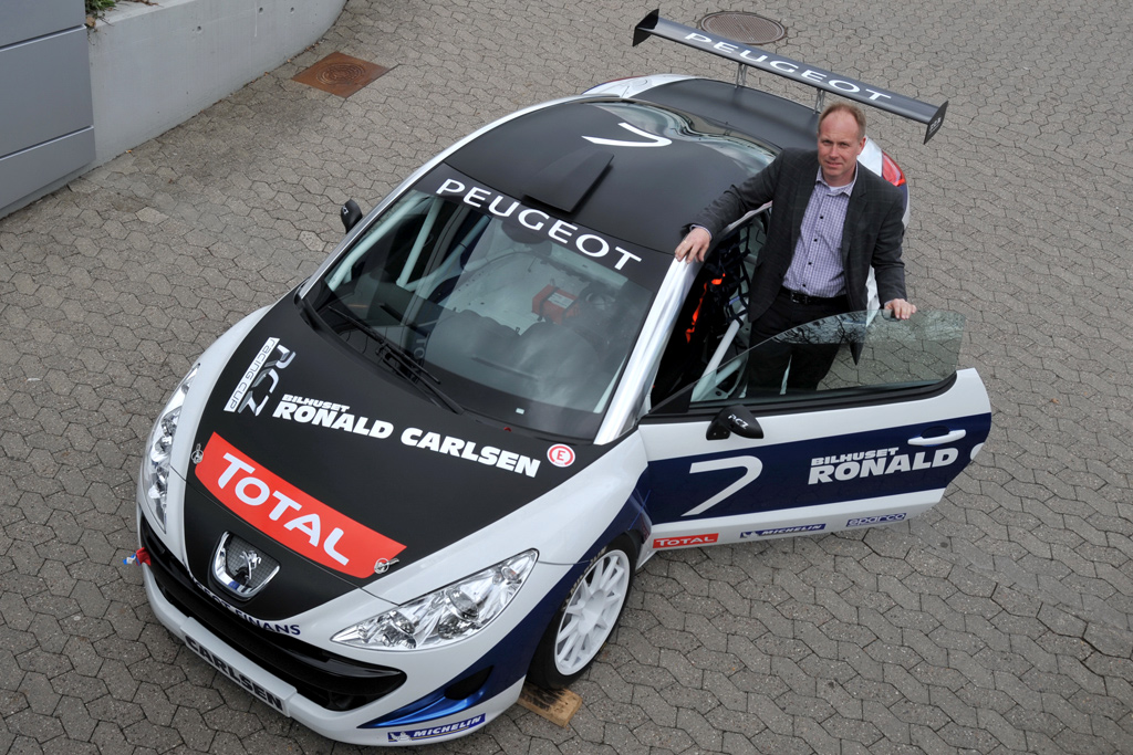 Michael Carlsen er klar til at indtage Frankrig med sin nye Peugeot.
(Foto: Carlsen Motorsport)